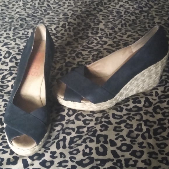 Michael kors wedges - Picture 2 of 4